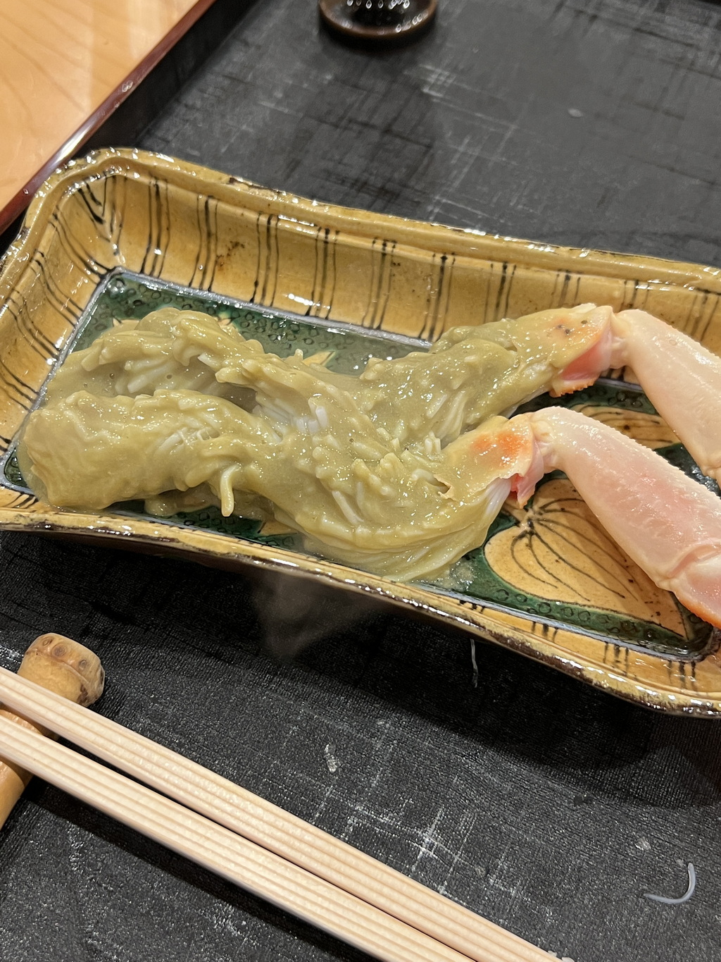 蟹腳沾濃郁的蟹味噌一起吃,真是人間極品