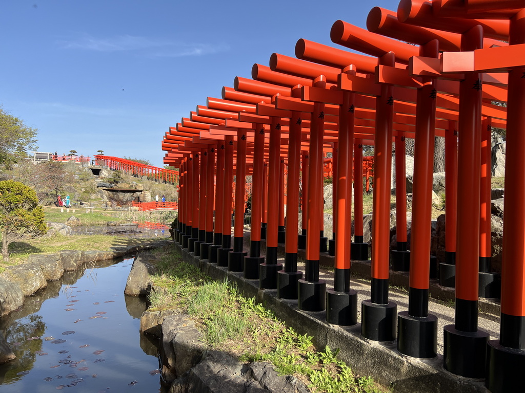千本鳥居蜿蜒而上