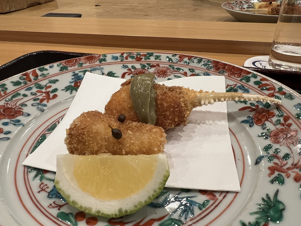 同樣炸蟹鉗,沾上蟹味噌又是另一種美味