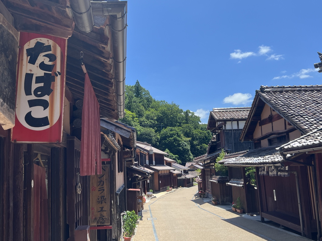 【山陽景點】【岡山景點】岡山秘境吹屋故鄉村｜紅銅色山村的百年風華，穿越時光的靜謐旅程